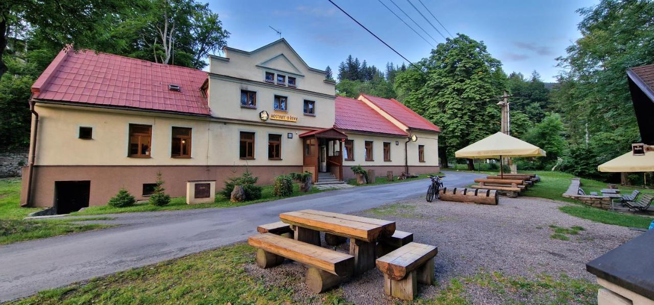 Hostinec U Reky Hotel Ostravice Bagian luar foto