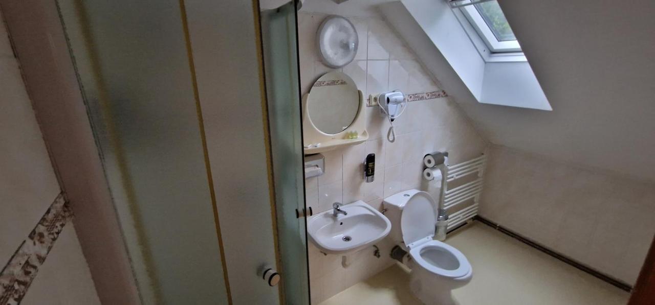 Hostinec U Reky Hotel Ostravice Bagian luar foto